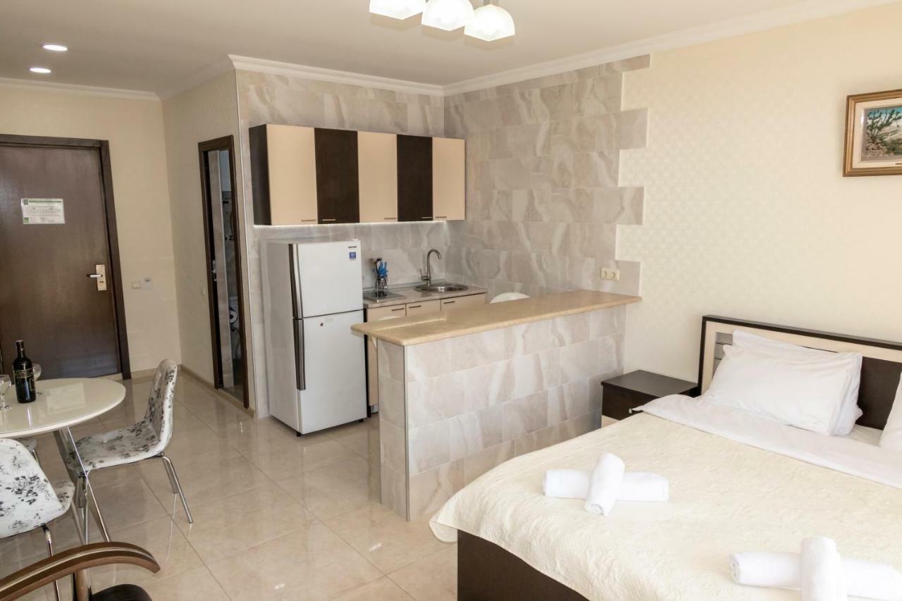 Orbi Apartment Ruslan Batumi Exteriör bild